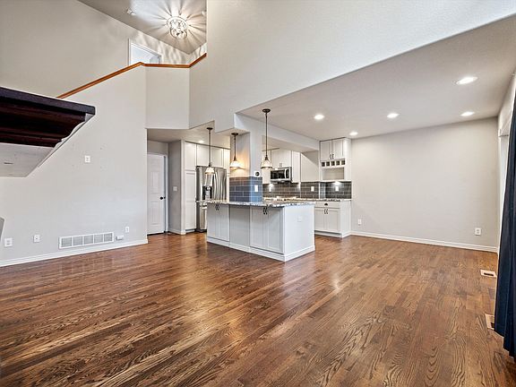 4th image of 809 Union St