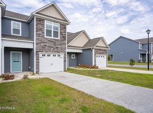202 N Stingray Ln, Sneads Ferry, NC 28460