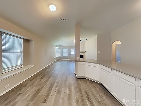 5th image of 820 Silverbrook Dr