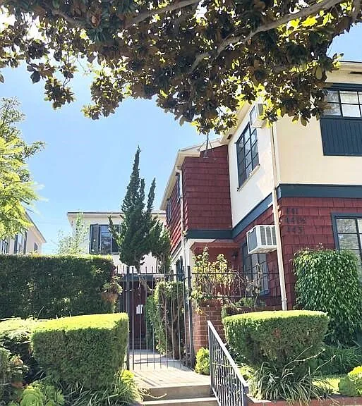 441 S Doheny Dr — Photo 1