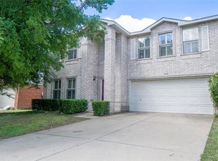 8200 Canoe Ridge Ln, Denton, TX 76210