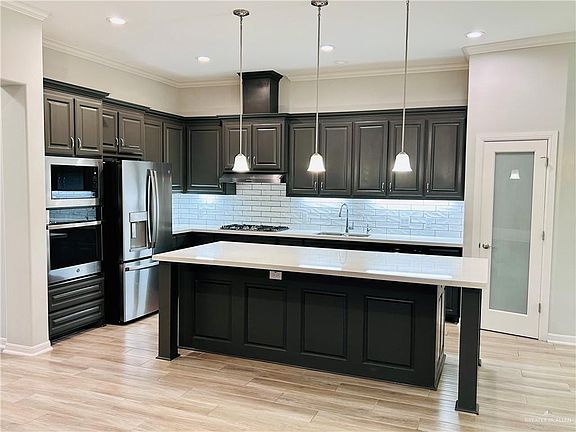 3rd image of 4809 Choke Canyon Dr