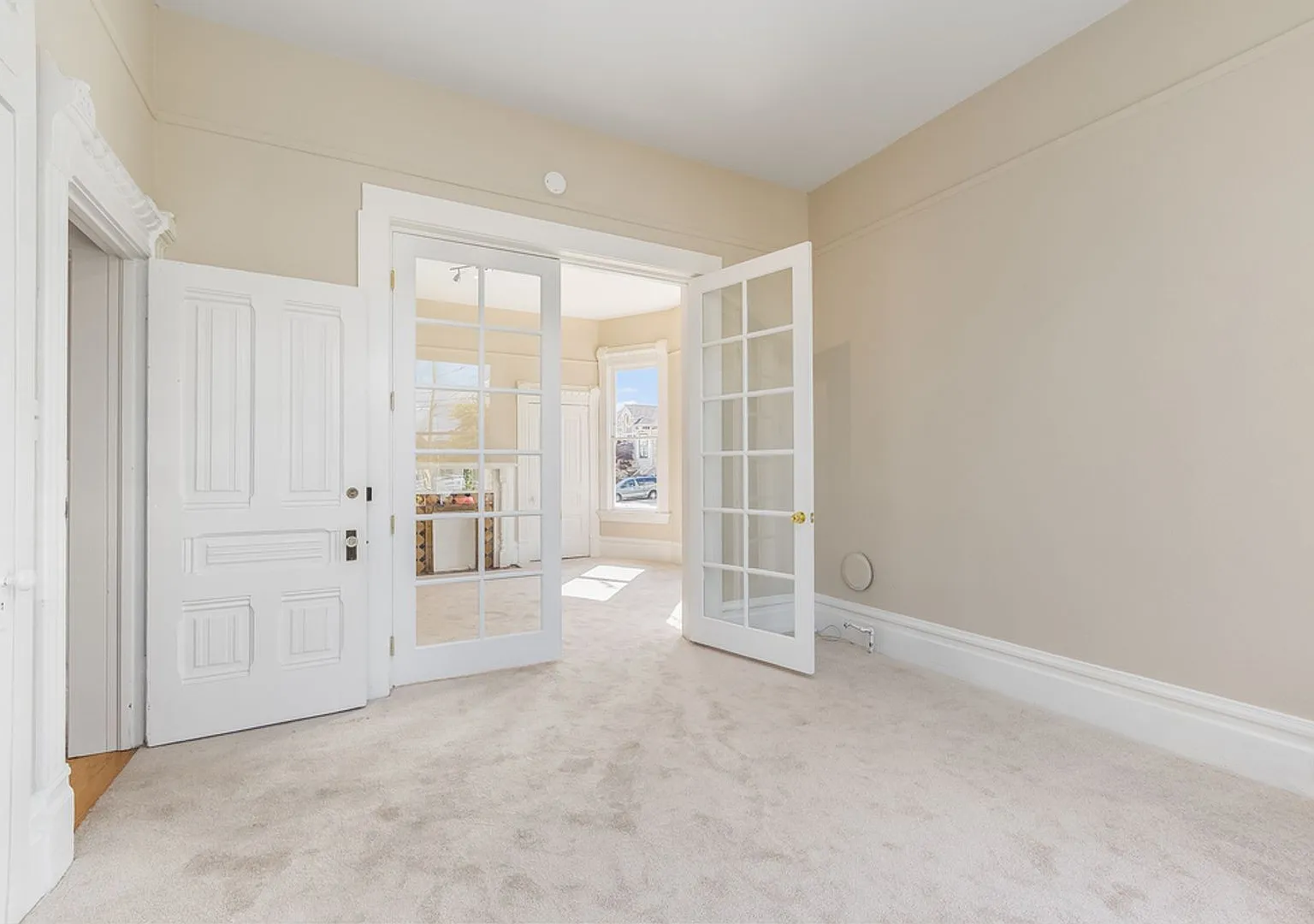 1718 Lincoln Ave - 1 bedroom | 1 bath | Lower front unit — Photo 3