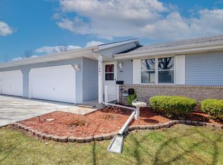 1041 Sentinel Dr, Janesville, WI 53546