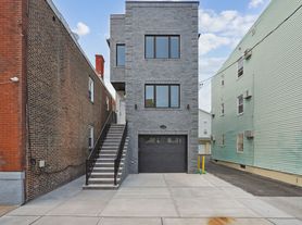 428 Hamilton St, Harrison, NJ