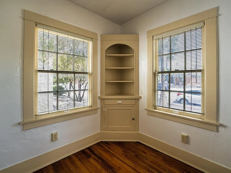 210 E 2nd St #2 — Photo 24