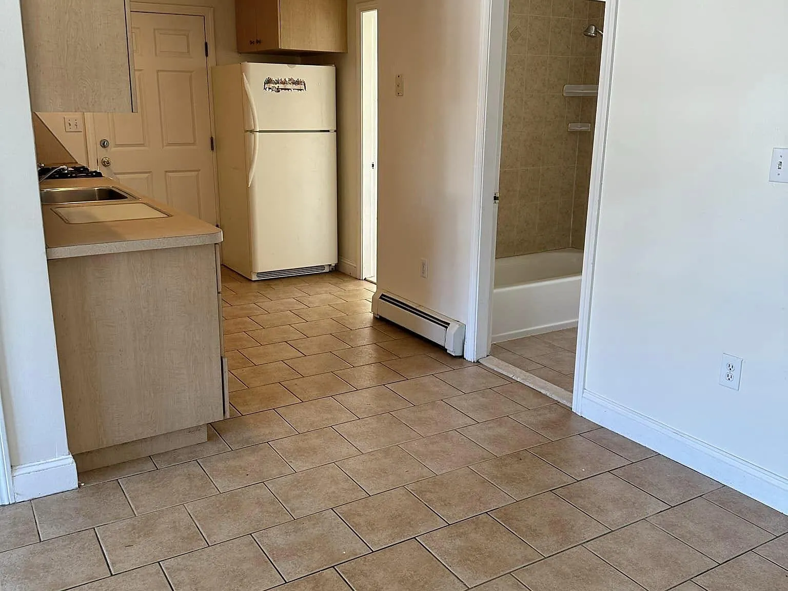 209 Chelsea St — Photo 2