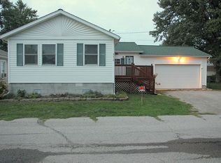 4416 Oak St, Luna Pier, MI 48157