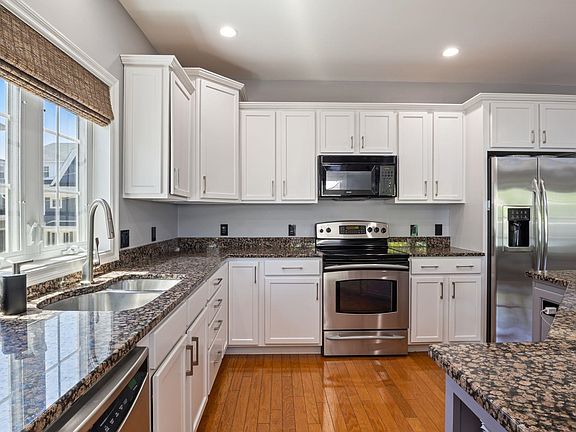 5th image of 43 Cornwall Street #E