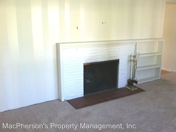 3rd image of 12321 11th Ave NE