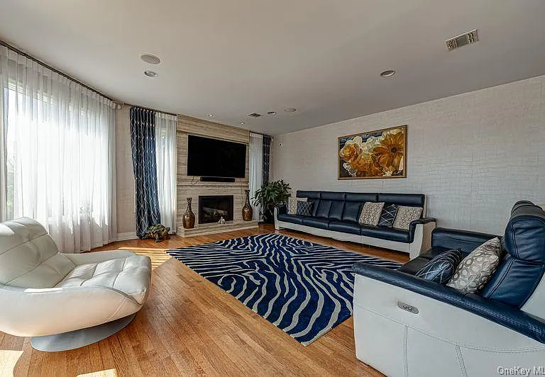 37 Crescent Cove Cir — Photo 13