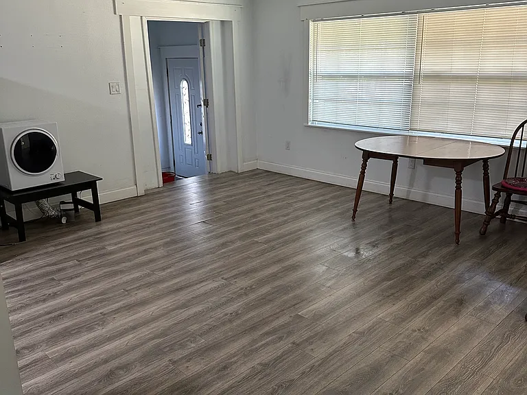 324 Seminola Blvd #B — Photo 2
