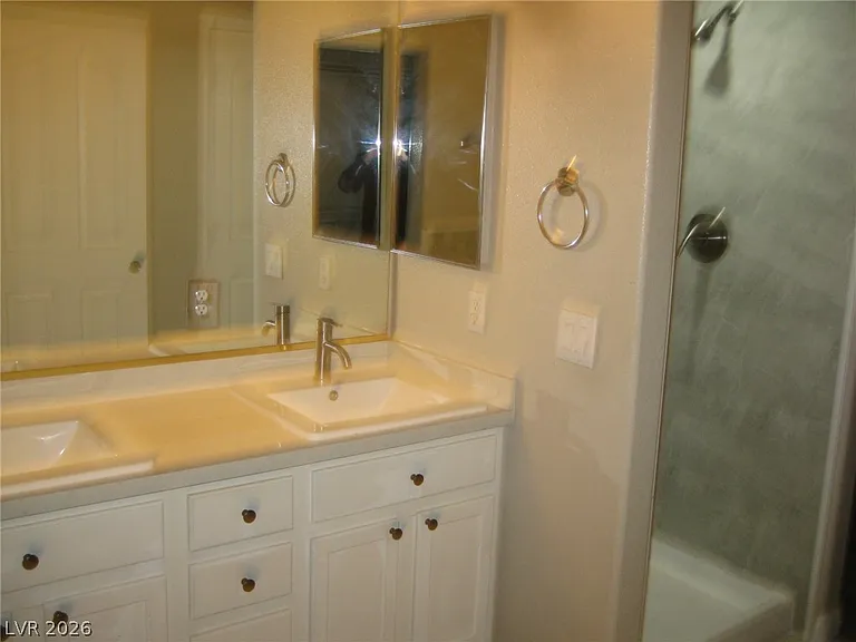 875 Hollandsworth Ave — Photo 15