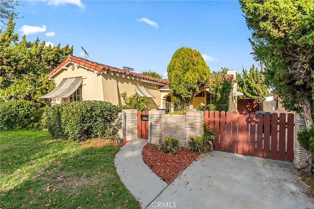 3 bed, 1.5 bath, 1418 sqft, $5,100 — Photo 2