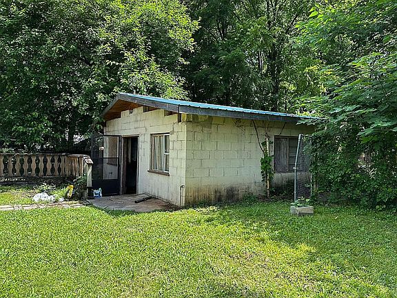 4th image of 2102 Virginia Blvd NW