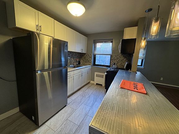 2nd image of 165 Vroom St APT 2H