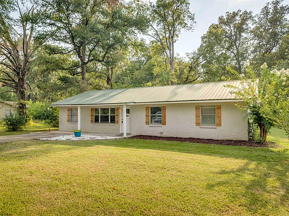 3rd image of 2838 Magnolia Dr