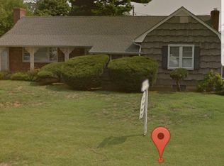 2 Mineola Ave, Hicksville, NY 11801