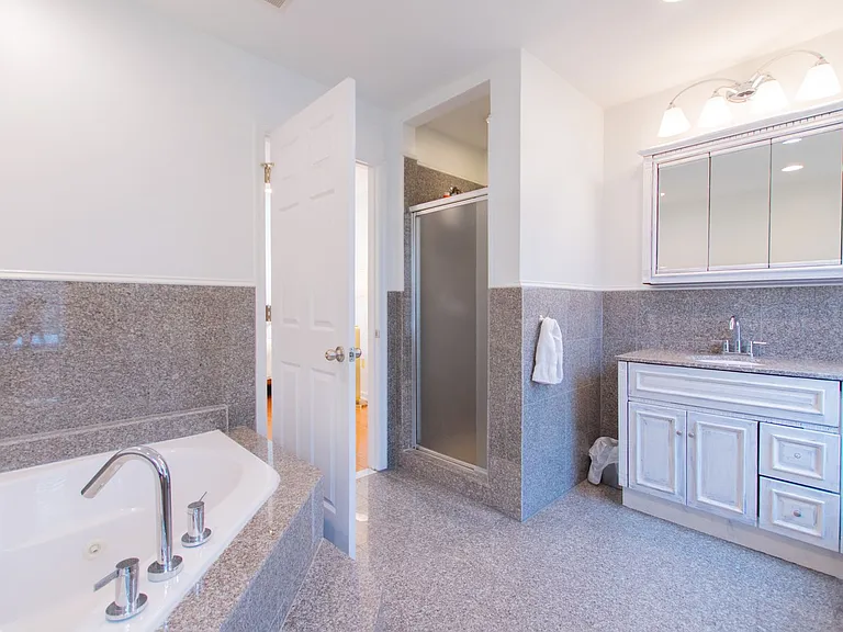 2207 Kimball St — Photo 32