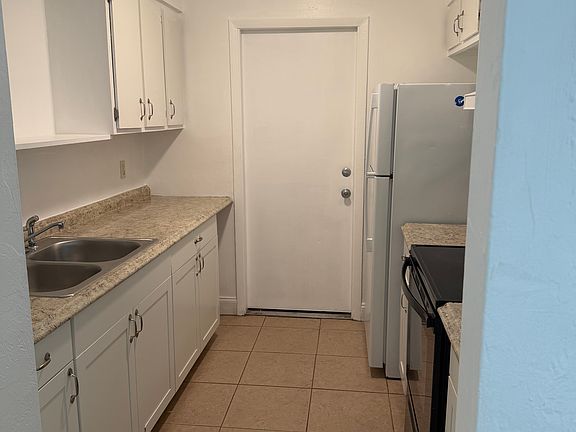 5th image of 3210 NE 11th Ter