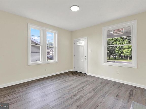 5th image of 443 N 2nd St