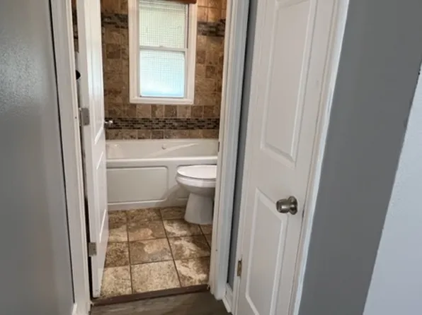 1206 Hoyt Dr, Saint Louis, MO 63137