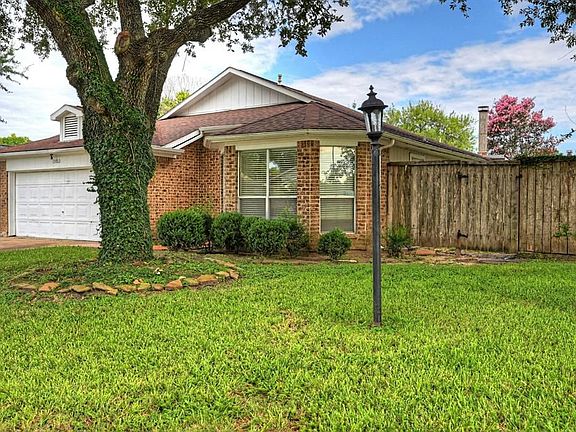 3rd image of 13802 Birch Hollow Ln