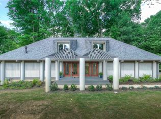 3710 Hughstowne Dr, Akron, OH 44333