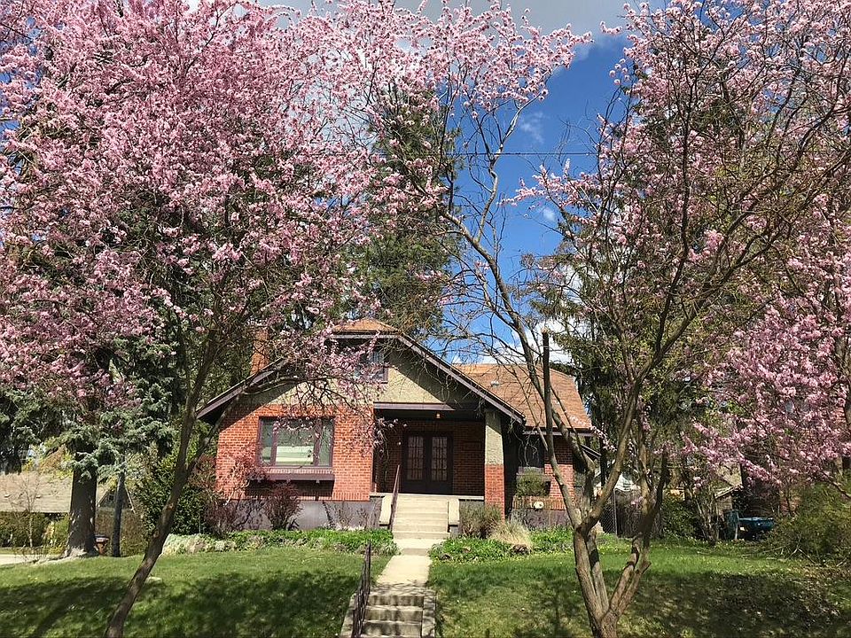 "Plum Villa", view from street, just two blocks from beautiful Manito Park.