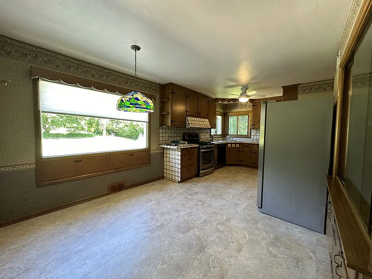 1375 Fairhaven Blvd — Photo 6