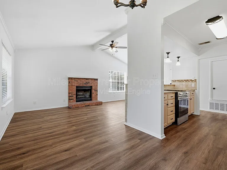 914 W Washington St #F — Photo 10