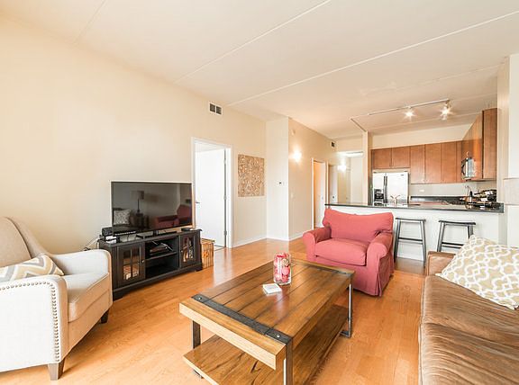 4th image of 873 N Larrabee St APT 404