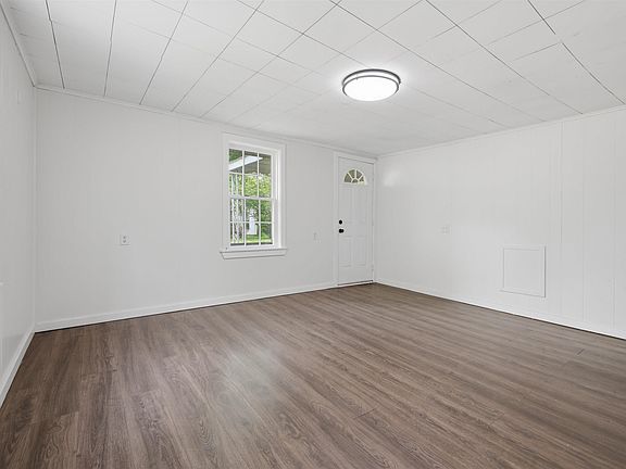 4th image of 610 Broad St