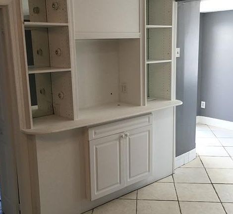 5th image of 611 NE 27th St