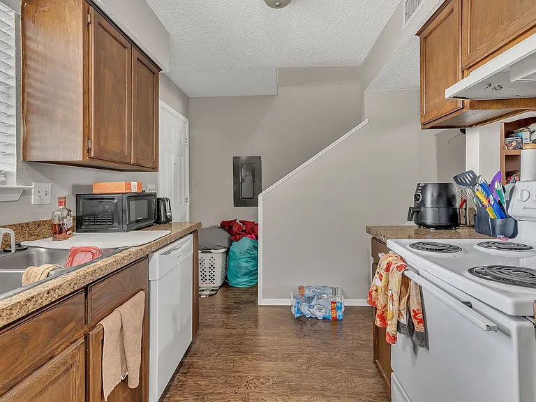 3808-3814 Coates Cir — Photo 16