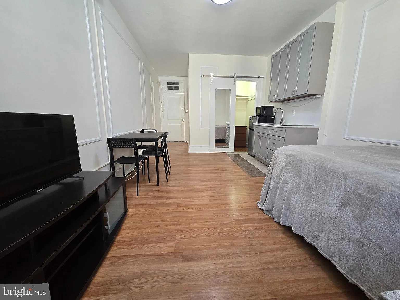 Arts Condominium — Photo 2
