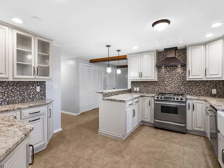 2329 E Bancroft St — Photo 15