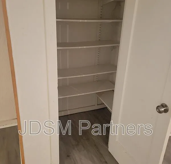 1260 Vine St #6 — Photo 5