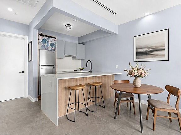 2nd image of 17 Diamond St #4A