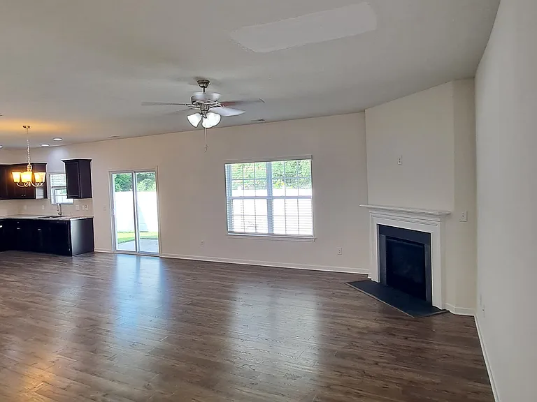1527 Sergeant Ln — Photo 11