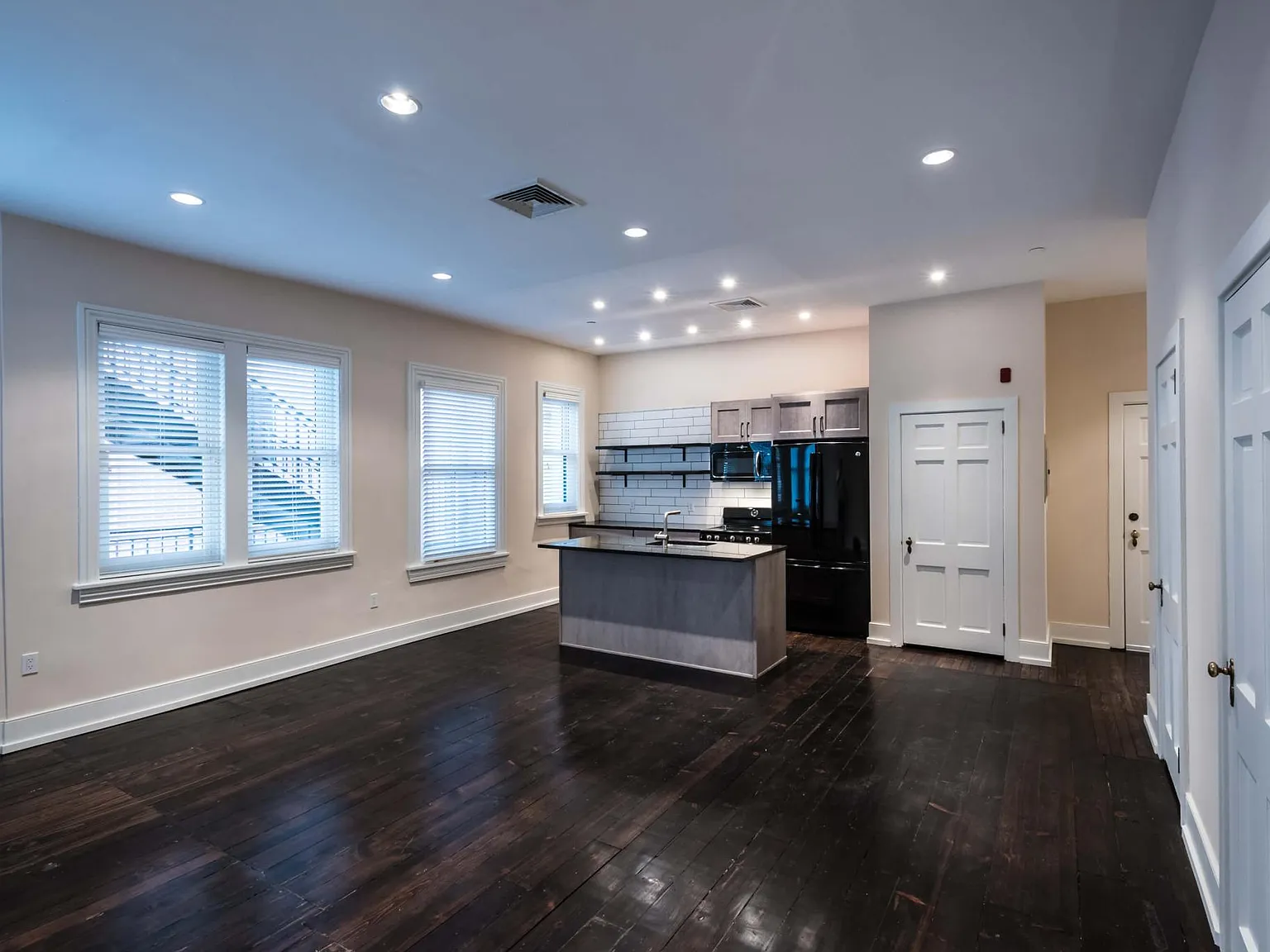2 bed, 1.5 bath, 1132 sqft, $1,690 — Photo 1