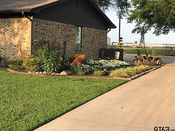 3rd image of 1423 SW County Road 3020