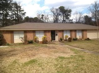 1162 Greenbriar St, Jackson, MS 39211