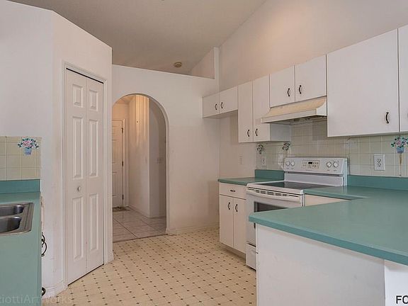 3rd image of 11 Ferngate Ln