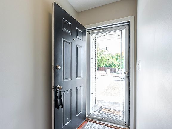 3rd image of 221 Woodbrook Pl
