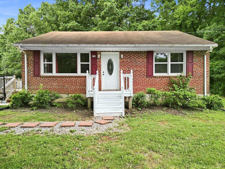 1st image of 216 Crescent Ln