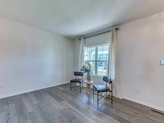 5th image of 877 Bridle Hill Dr