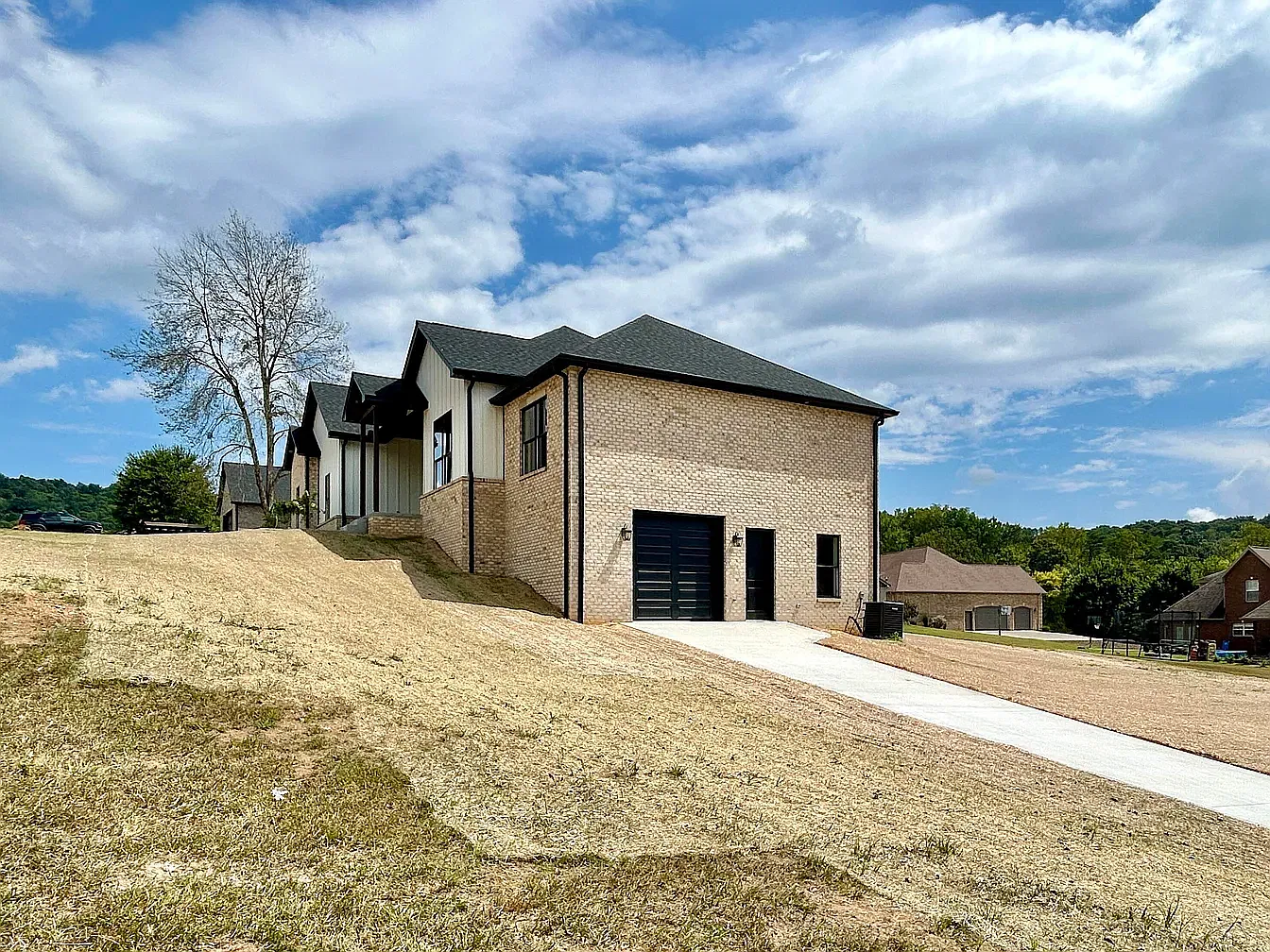 5 bed, 4750 sqft, $5,000 — Photo 2