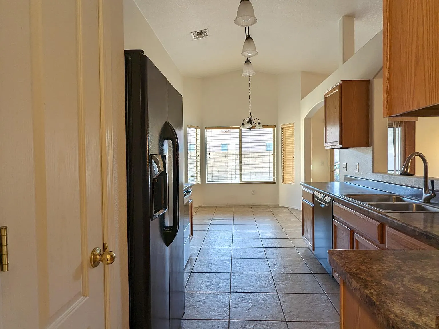 3 bed, 1332 sqft, $2,000 — Photo 4