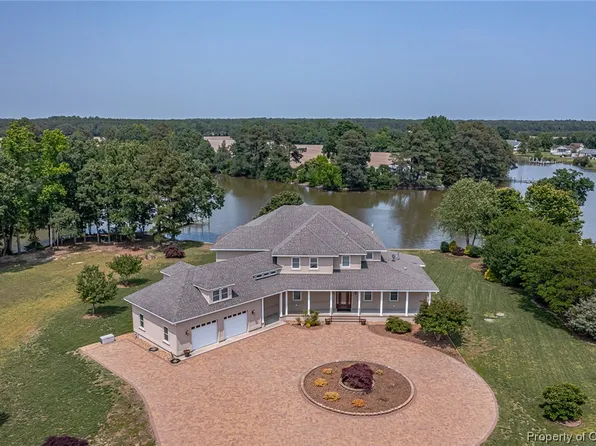 249 Grove Point Rd, Kilmarnock, VA 22482